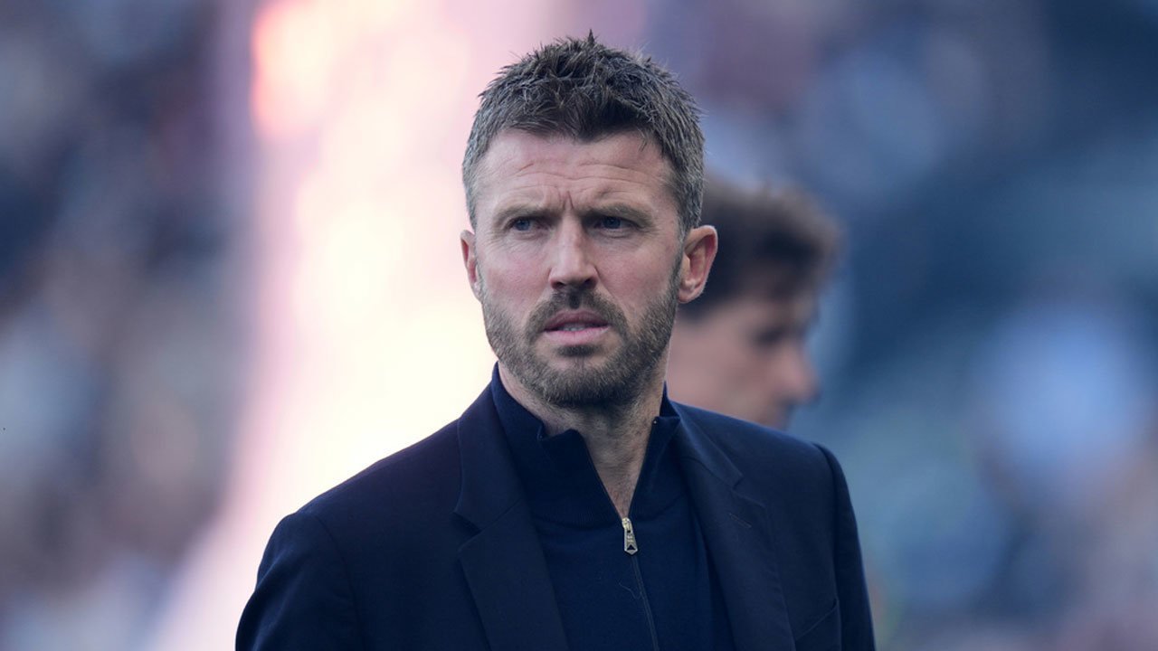 Isu Pemecatan Kian Kencang Berhembus, Michael Carrick: Bodo Amat! Isu Pemecatan Kian Kencang Berhembus, Michael Carrick: Bodo Amat!