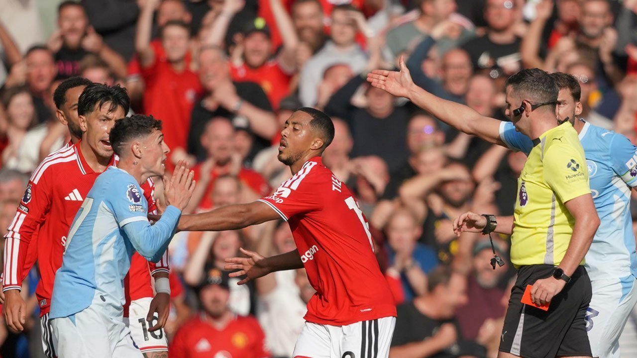 Phil Foden Kena Kartu Merah, Roy Keane Justru Salahkan Bruno Fernandes