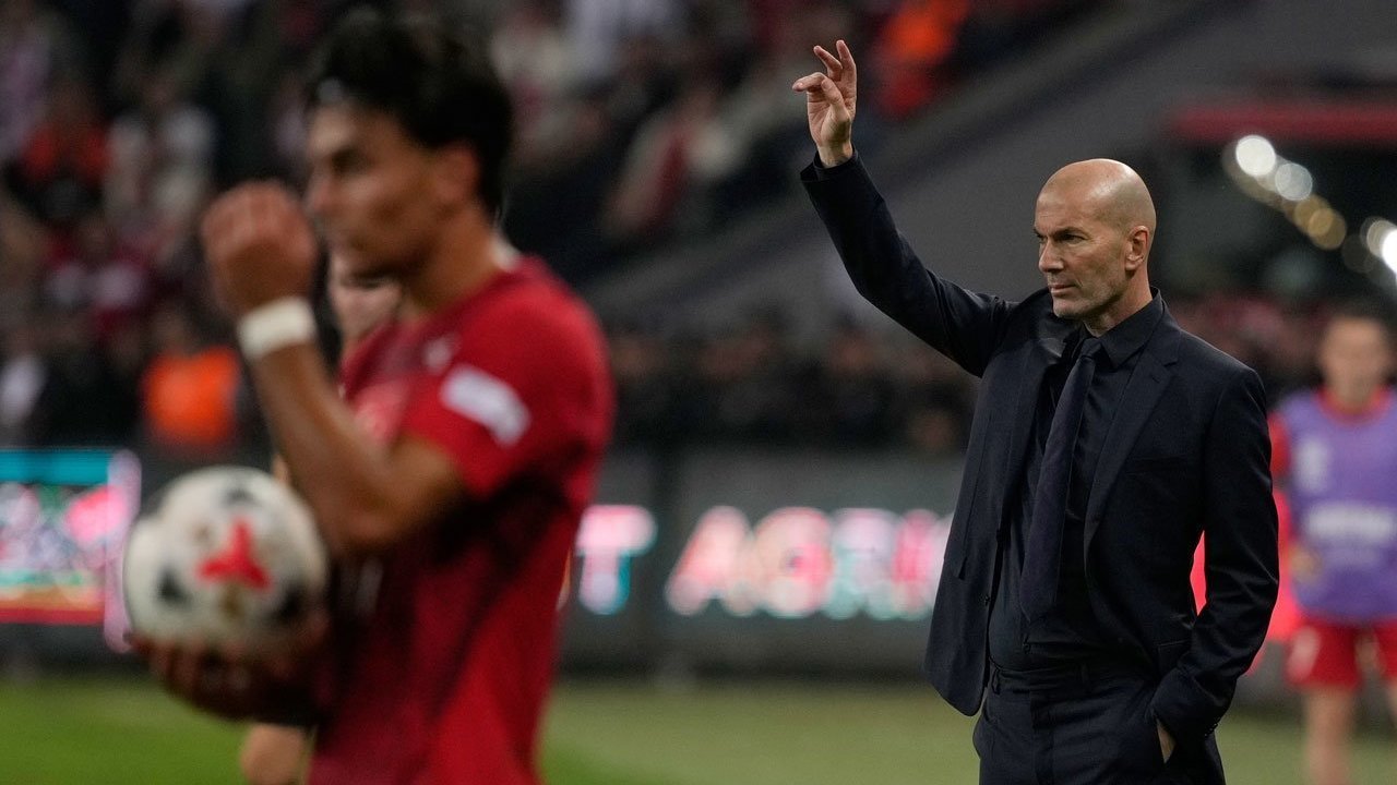 Membandingkan Debut Zidane, Mancini, Van Bommel, Xavi, Klopp, dan Jorge Jesus Membandingkan Debut Zidane, Mancini, Van Bommel, Xavi, Klopp, dan Jorge Jesus