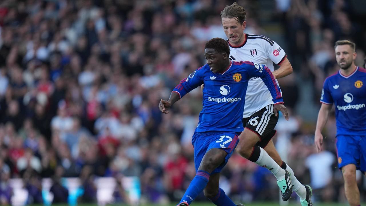 Michael Carrick Girang Kobbie Mainoo Sudah Pulih, Tapi Prihatin dengan Kondisi Sesko Michael Carrick Girang Kobbie Mainoo Sudah Pulih, Tapi Prihatin dengan Kondisi Sesko