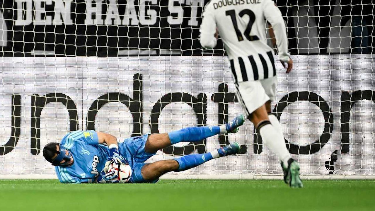 Kiper Kamil Grabara Bikin Debut Gemilang di Juventus: Clean Sheet dan Assist untuk Nico Gonzalez Kiper Kamil Grabara Bikin Debut Gemilang di Juventus: Clean Sheet dan Assist untuk Nico Gonzalez