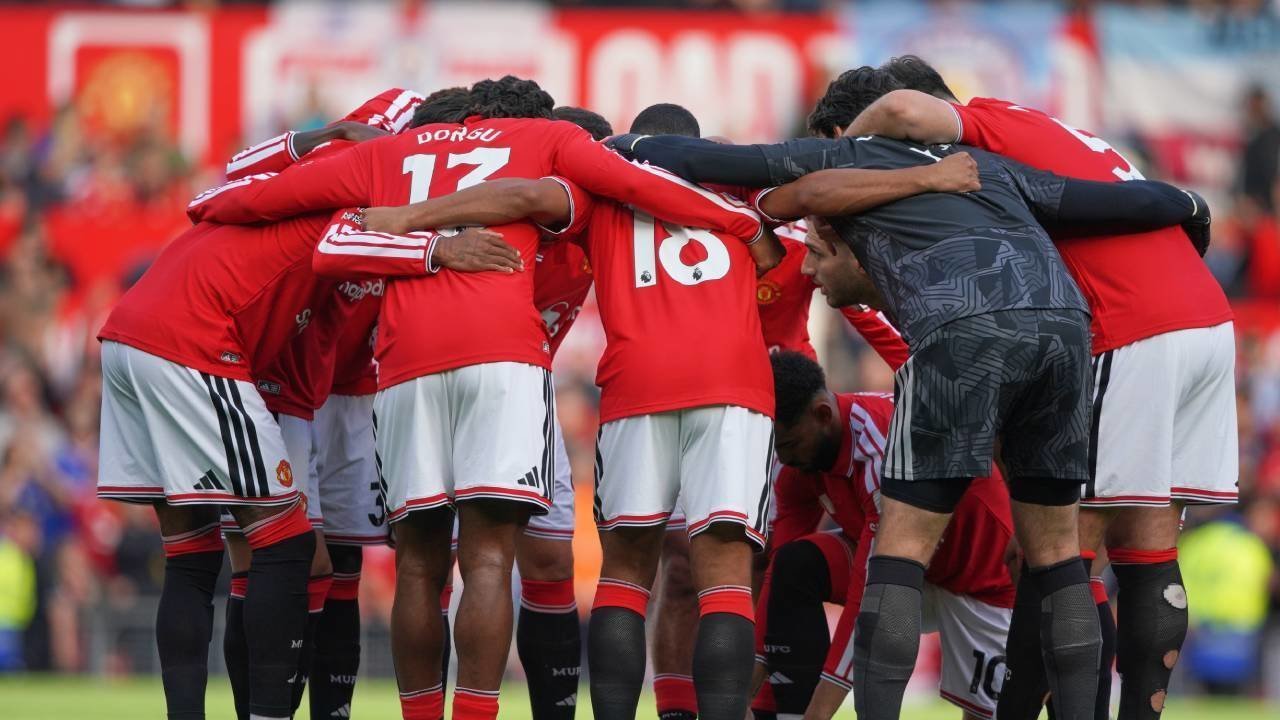 Rapor Pemain Manchester United saat Kalah dari Manchester City: Mainoo Impresif, Dalot dan Dorgu Buruk Rapor Pemain Manchester United saat Kalah dari Manchester City: Mainoo Impresif, Dalot dan Dorgu Buruk