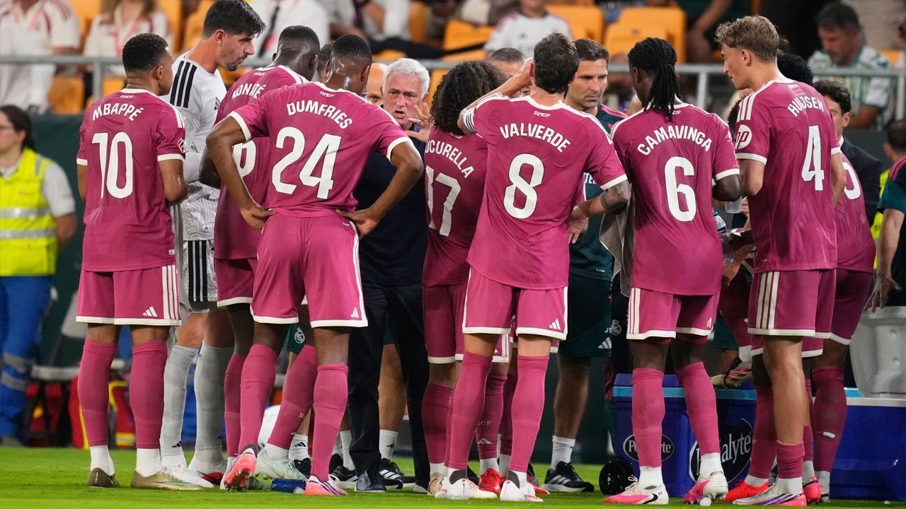 Real Madrid Kalah dari Betis, Mourinho Bingung Real Madrid Kalah dari Betis, Mourinho Bingung