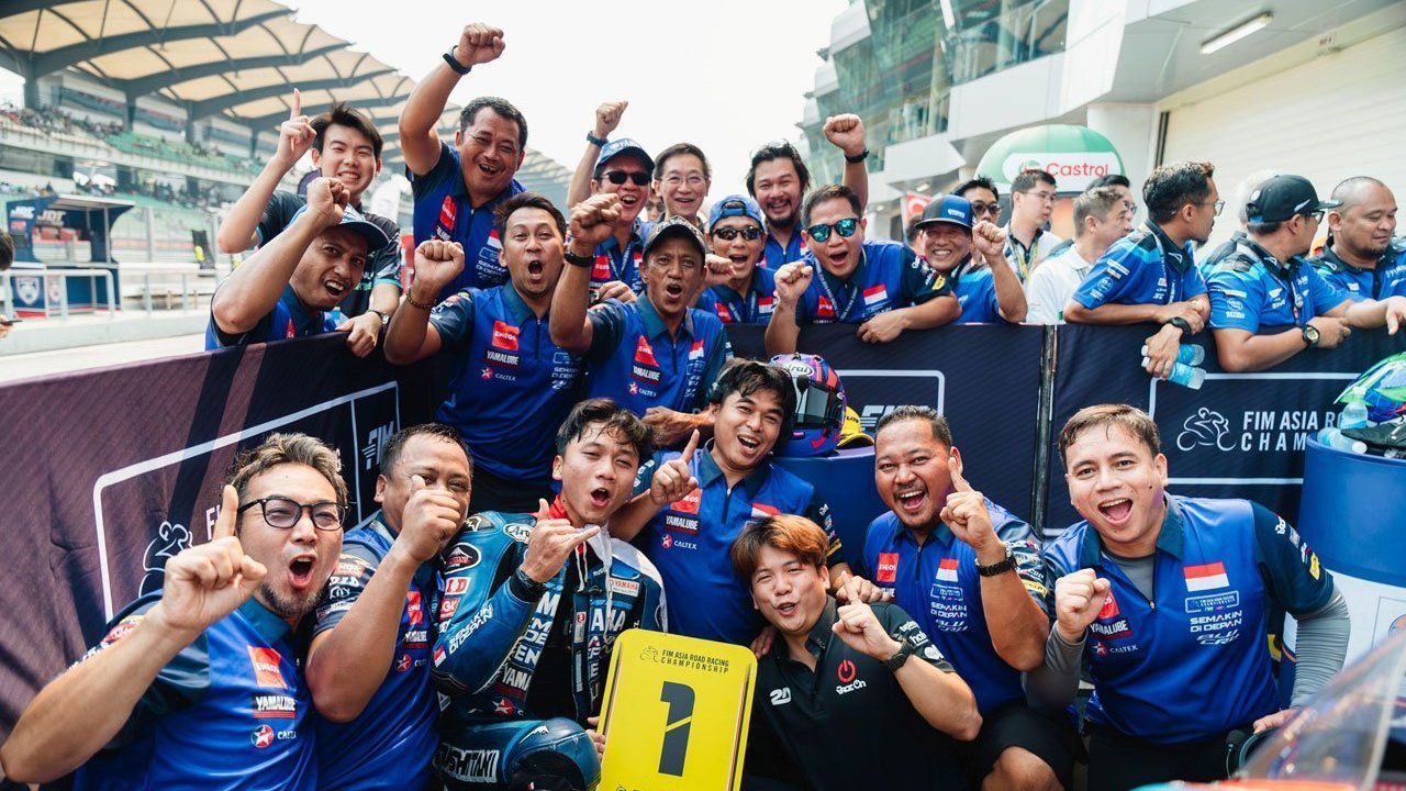 Yamaha Racing Indonesia Cetak Dua Kemenangan Beruntun di ARRC, Wahyu Nugroho dan Fadhil Musyavi Bersinar di Sepang Yamaha Racing Indonesia Cetak Dua Kemenangan Beruntun di ARRC, Wahyu Nugroho dan Fadhil Musyavi Bersinar di Sepang
