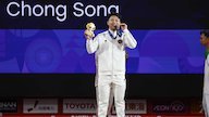 Rahmat Erwin Abdullah Sumbang Emas Kedua Indonesia dari Angkat Besi di Asian Games 2026 Rahmat Erwin Abdullah Sumbang Emas Kedua Indonesia dari Angkat Besi di Asian Games 2026