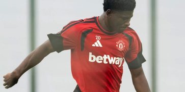 Michael Carrick Konfirmasi Kapan Carlos Baleba Debut di MU Michael Carrick Konfirmasi Kapan Carlos Baleba Debut di MU