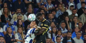 Siku ke Wajah Lawan, Marc Guehi Picu Keributan di Laga Porto vs Man City Siku ke Wajah Lawan, Marc Guehi Picu Keributan di Laga Porto vs Man City