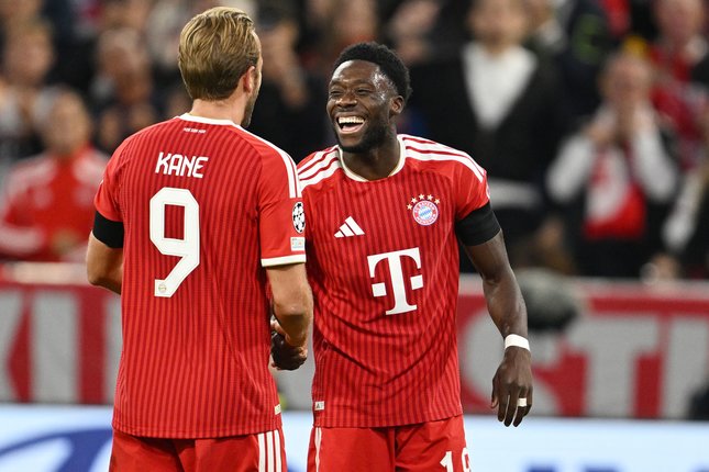 Prediksi Skor Elversberg vs Bayern Pemain Bayern Munchen Alphonso Davies (kanan) merayakan gol bersama Harry Kane dalam laga Liga Champions antara Bayern vs Bodo/Glimt di Munich, Jerman, 10 September 2026 (c) AP Photo/Lennart Preiss