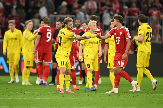 Prediksi Starting XI Elversberg vs Bayern Pemain Bayern Munchen Tom Bischof (kedua dari kanan) dan pemain Bodo/Glimt Ole Didrik Blomberg saling menyapa usai laga Liga Champions antara Bayern vs Bodo/Glimt, 10 September 2026 (c) AP Photo/Lennart Preiss