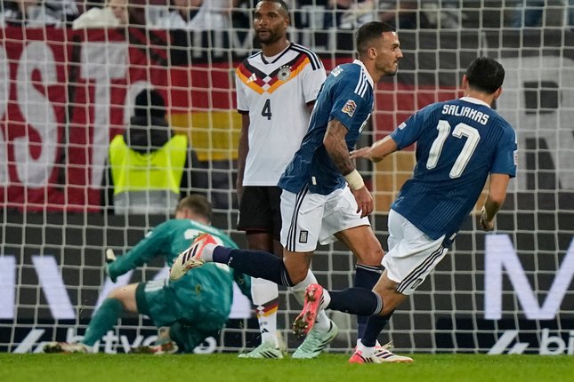 Prediksi Skor Yunani vs Jerman Dimitris Kourbelis berhasil membobol gawang Timnas Jerman di ajang UEFA Nations League, Senin (28/9/2026) (c) AP Photo/Matthias Schrader