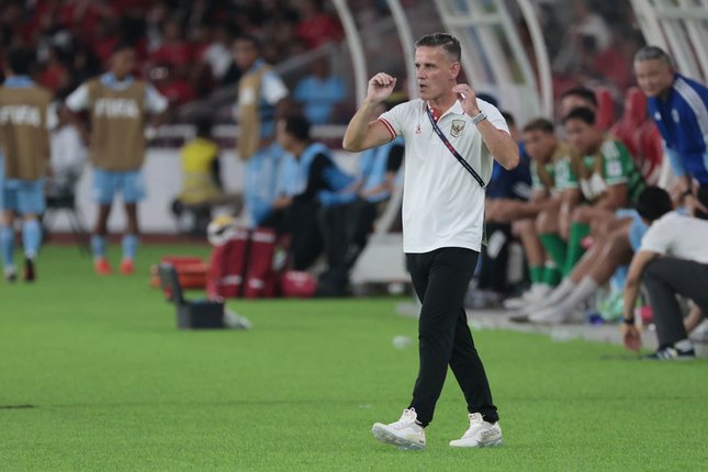 Aksi John Herdman bersama Timnas Indonesia pada laga lawan Singapura di FIFA ASEAN Cup 2026 (c) Budy Santoso