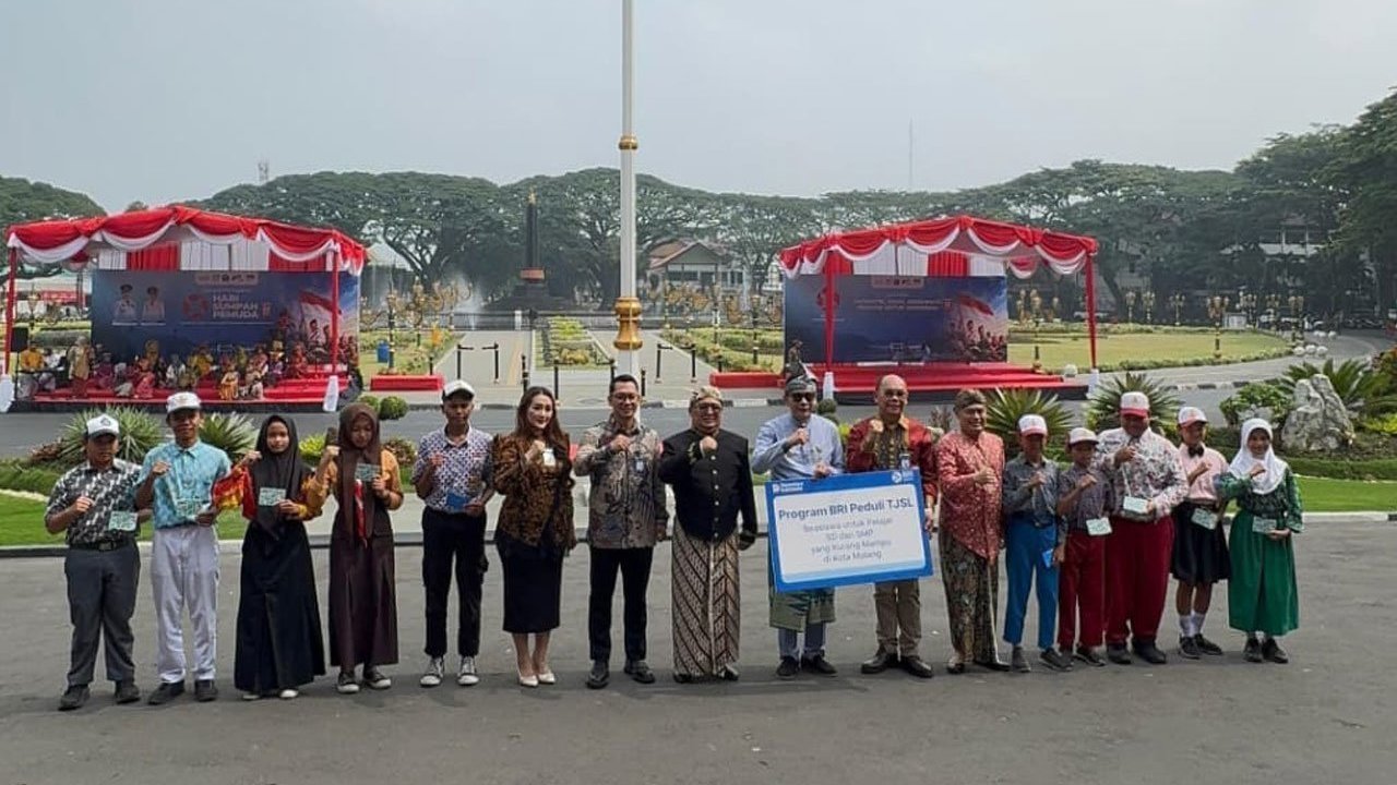 Peringati Hari Sumpah Pemuda ke-98, BRI Malang Kawi Beri Beasiswa kepada 300 Siswa Kurang Mampu Peringati Hari Sumpah Pemuda ke-98, BRI Malang Kawi Beri Beasiswa kepada 300 Siswa Kurang Mampu