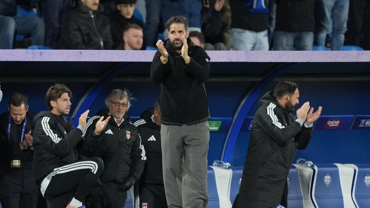 Barcelona Pilih Cesc Fabregas Sebagai Suksesor Hansi Flick Barcelona Pilih Cesc Fabregas Sebagai Suksesor Hansi Flick