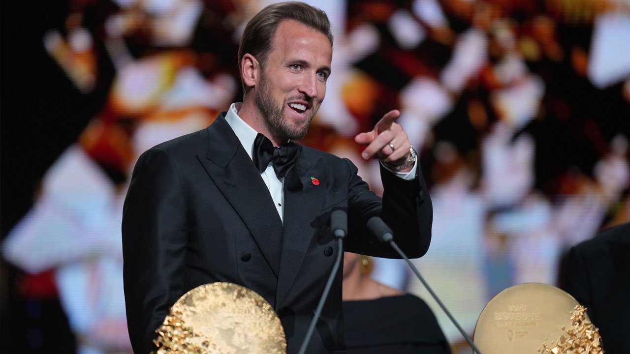 Harry Kane Raih Gerd Muller Trophy 2026 dengan 73 Gol Harry Kane Raih Gerd Muller Trophy 2026 dengan 73 Gol