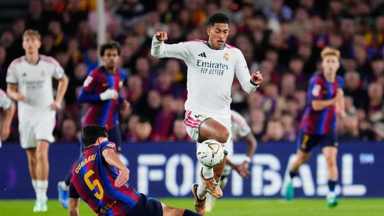 Jude Bellingham Ungguli Seluruh Gelandang Barcelona dalam Satu Statistik di El Clasico Jude Bellingham Ungguli Seluruh Gelandang Barcelona dalam Satu Statistik di El Clasico