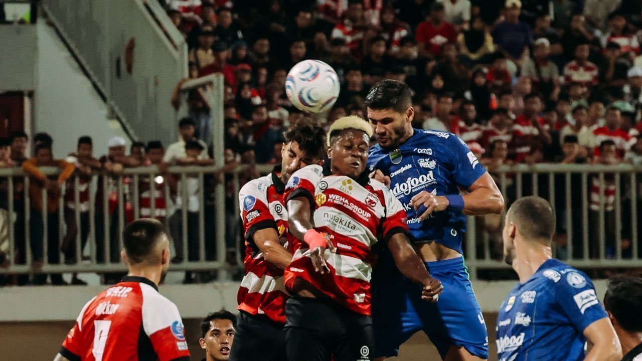 Hasil Madura United vs Persib: Laskar Sape Kerap Tumbangkan Maung Bandung Hasil Madura United vs Persib: Laskar Sape Kerap Tumbangkan Maung Bandung