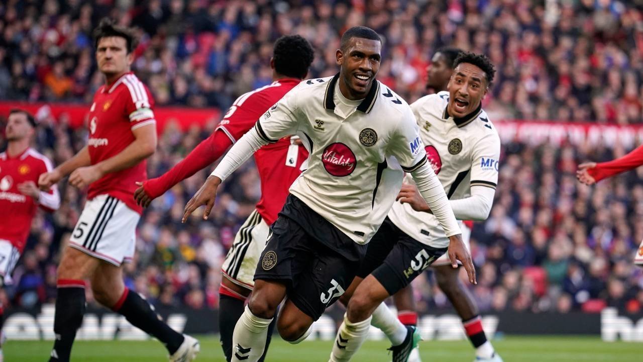 Hasil Man Utd vs Bournemouth: Setan Merah Dibantai 0-3 di Old Trafford Hasil Man Utd vs Bournemouth: Setan Merah Dibantai 0-3 di Old Trafford