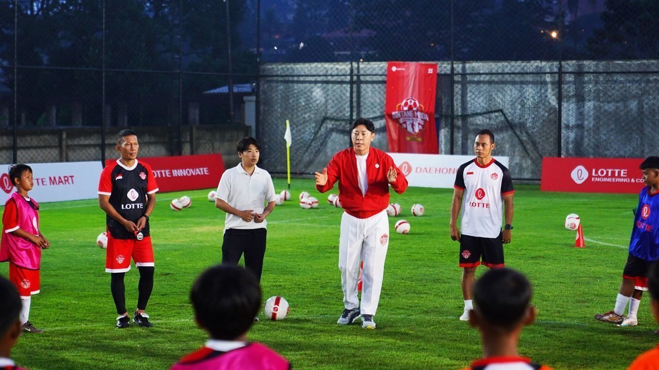 Shin Tae-yong Latih 40 Talenta Muda, Didampingi Dua Eks Pemain Persija Shin Tae-yong Latih 40 Talenta Muda, Didampingi Dua Eks Pemain Persija