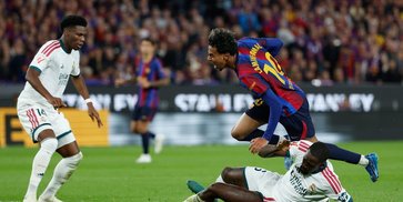 Barcelona Terancam Sanksi Usai Insiden Penonton dengan Eduardo Camavinga di El Clasico Barcelona Terancam Sanksi Usai Insiden Penonton dengan Eduardo Camavinga di El Clasico