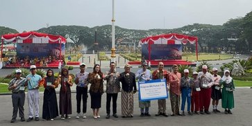 Peringati Hari Sumpah Pemuda ke-98, BRI Malang Kawi Beri Beasiswa kepada 300 Siswa Kurang Mampu Peringati Hari Sumpah Pemuda ke-98, BRI Malang Kawi Beri Beasiswa kepada 300 Siswa Kurang Mampu