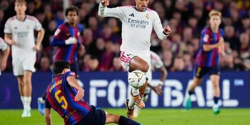 Jude Bellingham Ungguli Seluruh Gelandang Barcelona dalam Satu Statistik di El Clasico Jude Bellingham Ungguli Seluruh Gelandang Barcelona dalam Satu Statistik di El Clasico