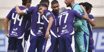 Tangan Dingin Carlos Pena Bikin Persita Tangerang Sulit Ditaklukkan Tangan Dingin Carlos Pena Bikin Persita Tangerang Sulit Ditaklukkan