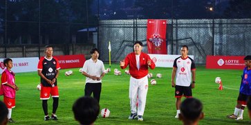 Shin Tae-yong Latih 40 Talenta Muda, Didampingi Dua Eks Pemain Persija Shin Tae-yong Latih 40 Talenta Muda, Didampingi Dua Eks Pemain Persija
