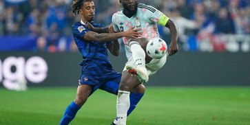 Girangnya Leny Yoro Debut di Timnas Prancis: Malam yang Luar Biasa! Girangnya Leny Yoro Debut di Timnas Prancis: Malam yang Luar Biasa!