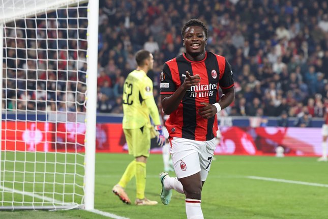 Alphadjo Cisse merayakan golnya untuk AC Milan pada laga Liga Europa musim 2026/2027 lawan Salzburg (c) AP Photo/Alexandra Beier