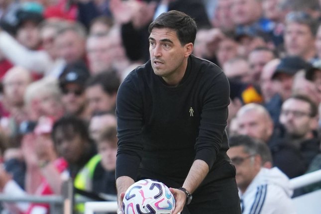 Bakal Rotasi Pemain Pelatih Liverpool Andoni Iraola. (c) AP Photo/Jon Super