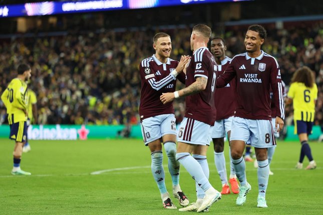 Prediksi Skor Aston Villa vs Viking Pemain Aston Villa Ross Barkley (tengah) merayakan gol dalam pertandingan Liga Champions melawan Fenerbahce, Kamis (15/10/2026). (c) AP Photo/Morgan Harlow