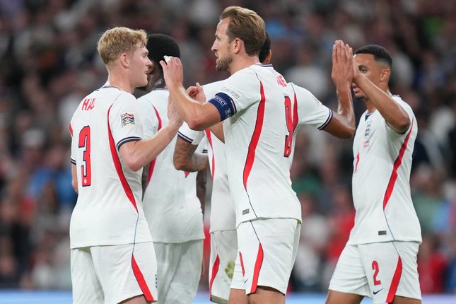 Pemain Inggris Harry Kane (tengah) merayakan gol dalam pertandingan UEFA Nations League melawan Republik Ceko, Rabu (7/10/2026). (c) AP Photo/Kirsty Wigglesworth