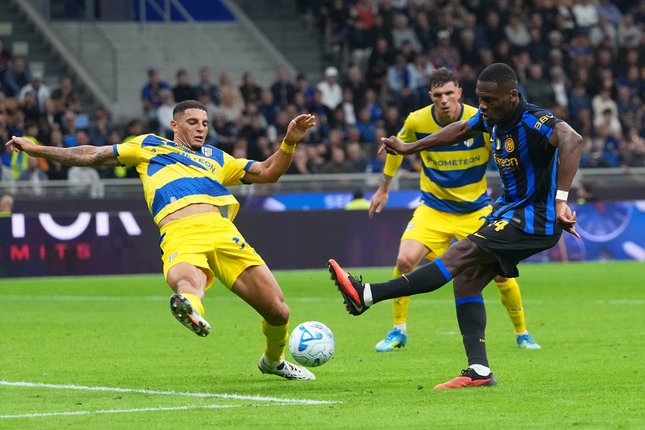 Head to Head Bologna vs Inter Pemain Parma Diego Carlos (kiri) mencoba memblok tembakan pemain Inter Milan Ange-Yoan Bonny dalam laga Serie A antara Inter vs Parma di Milan, Italia, Sabtu, 10 Oktober 2026 (c) AP Photo/Antonio Calanni