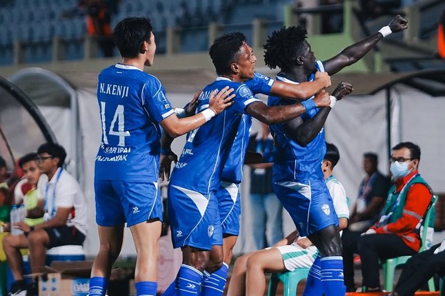 Skuad Isenmulang FC merayakan gol Modou Manneh ke gawang Persijap Jepara (c) Dok. Isenmulang FC