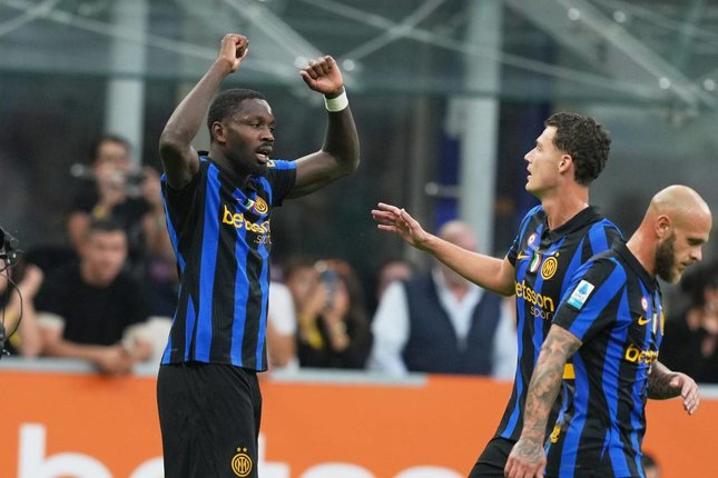 Pemain Inter Milan Marcus Thuram merayakan gol bersama rekan-rekan setimnya dalam pertandingan Serie A melawan Parma, Sabtu (10/10/2026). (c) AP Photo/Antonio Calanni