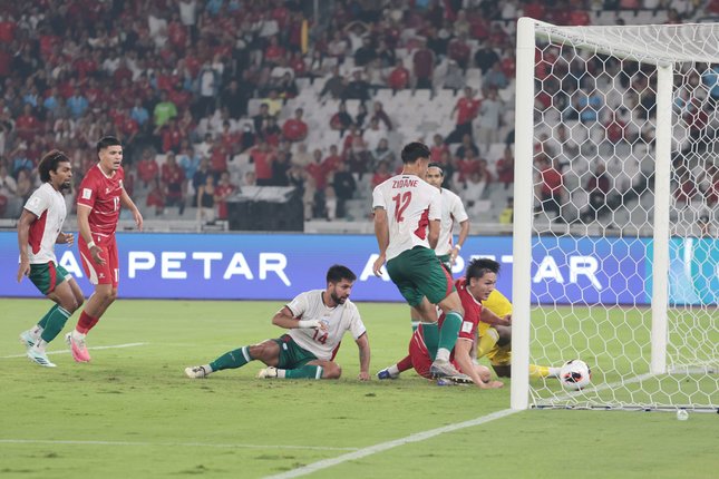 Momen penyerang Timnas Indonesia, Mitchell Baker, mencetak gol yang dicetak ke gawang Bangladesh pada ajang FIFA ASEAN Cup 2026 (c) Budy Santoso
