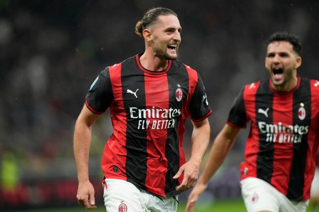 Pemain AC Milan Adrien Rabiot merayakan gol dalam pertandingan Serie A melawan Atalanta, Minggu (18/10/2026). (c) AP Photo/Luca Bruno