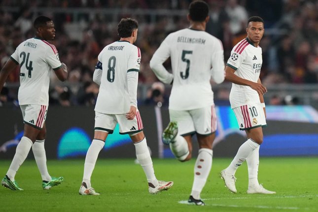 Pemain Real Madrid Kylian Mbappe merayakan gol dalam pertandingan Liga Champions melawan AS Roma, Kamis (15/10/2026). (c) AP Photo/Alessandra Tarantino