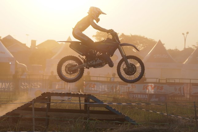 Exhibition hingga Promo Yamaha Ramaikan Akhir Pekan Ribuan Penonton Padati Shell BLU CRU Yamaha Enduro Challe Sidoarjo, Saksikan Adu Skill dan Ketangguhan Rider (c) Dok. YIMM