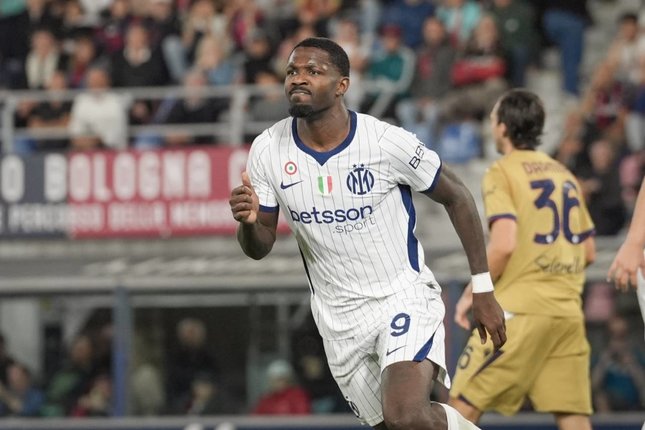 Babak Pertama Pemain Inter Milan Marcus Thuram merayakan gol dalam pertandingan Serie A melawan Bologna, Sabtu (17/10/2026). (c) Massimo Paolone/LaPresse via AP