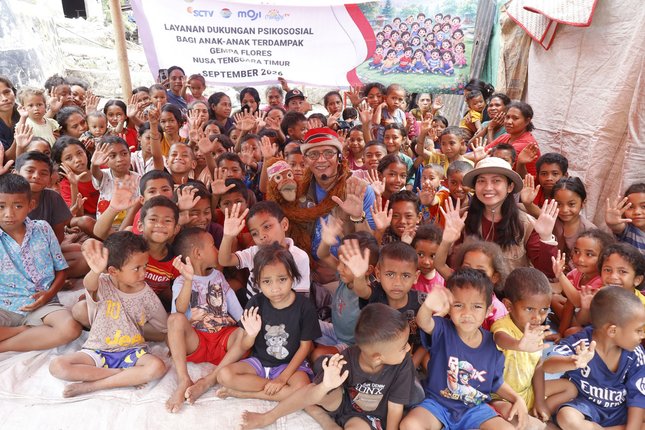 Yayasan Pundi Amal Peduli Kasih memberikan pendampingan psikologis kepada anak-anak korban gempa di Flores (c) Dok. EMTEK