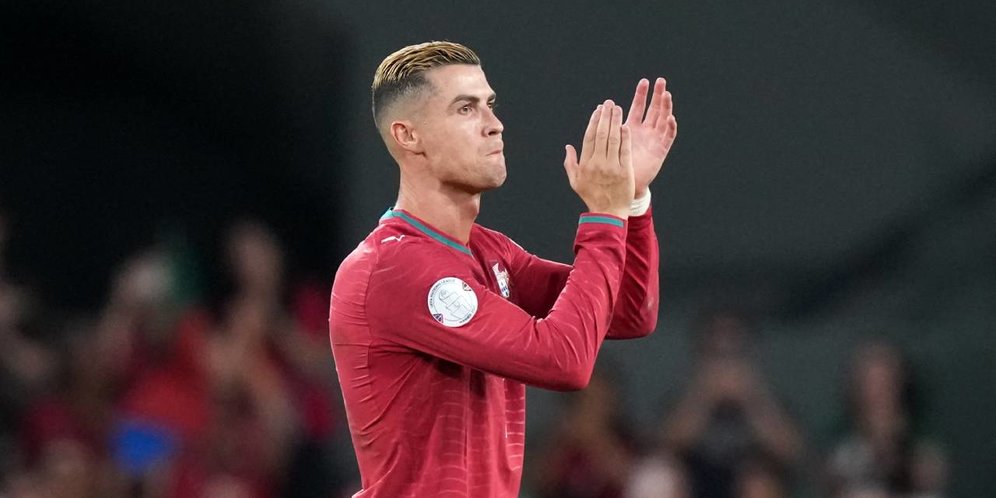 Cristiano Ronaldo Didenda Ringan dan Diskors 30 Hari Usai Tinggalkan Timnas Portugal Cristiano Ronaldo Didenda Ringan dan Diskors 30 Hari Usai Tinggalkan Timnas Portugal