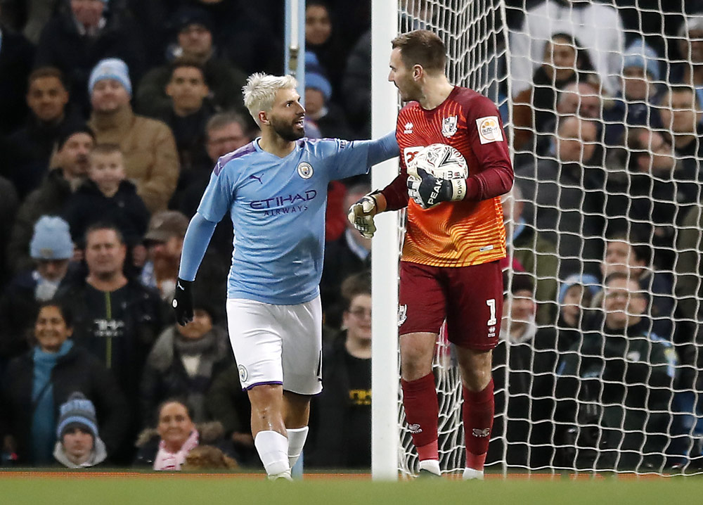 Manchester City Bantai Port Vale