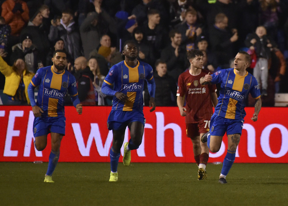 Shrewsbury Town Kejutkan Liverpool