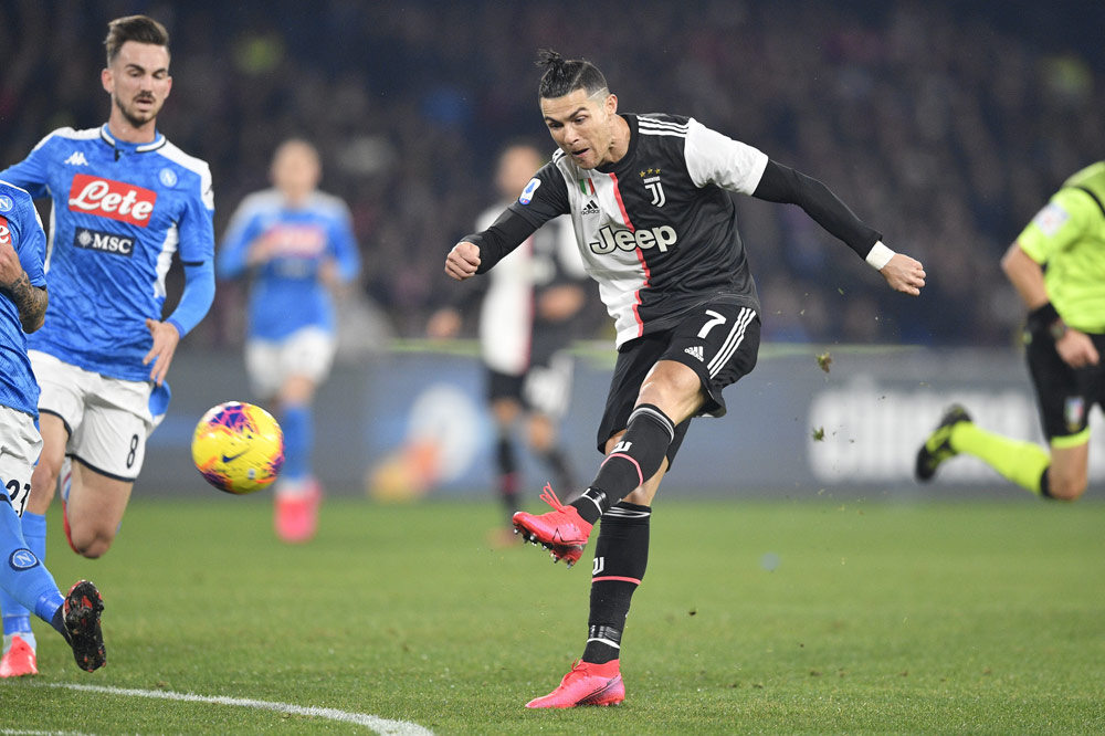 Juventus Tertunduk di San Paolo