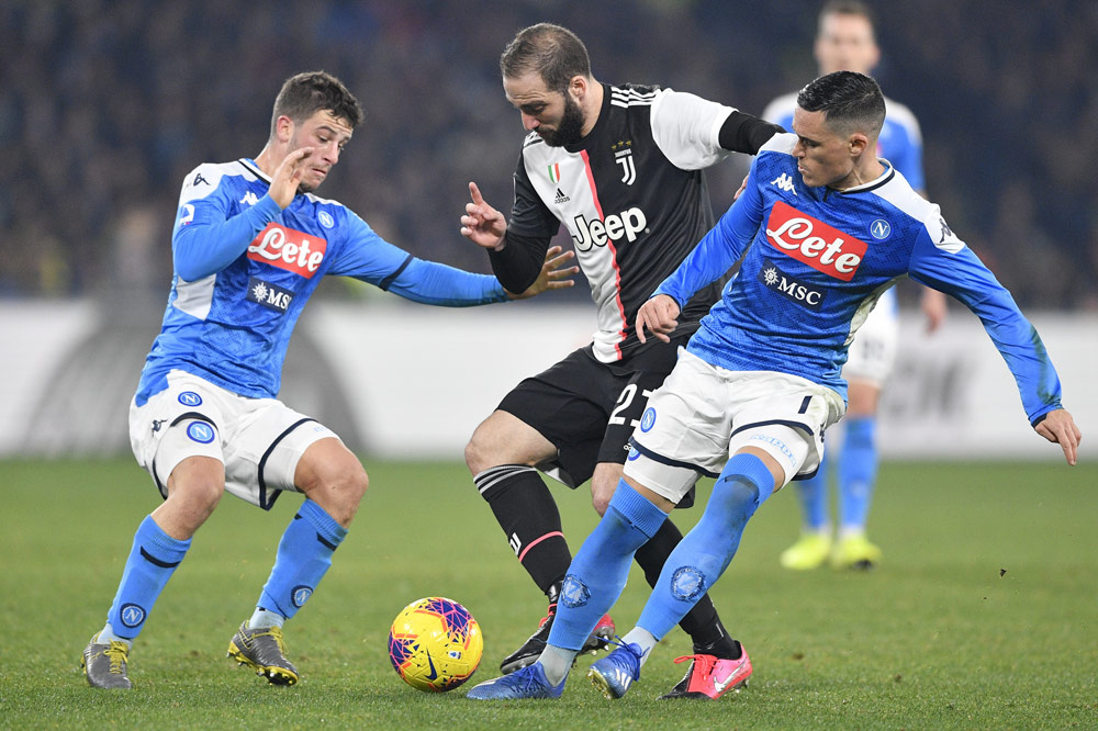 Juventus Tertunduk di San Paolo