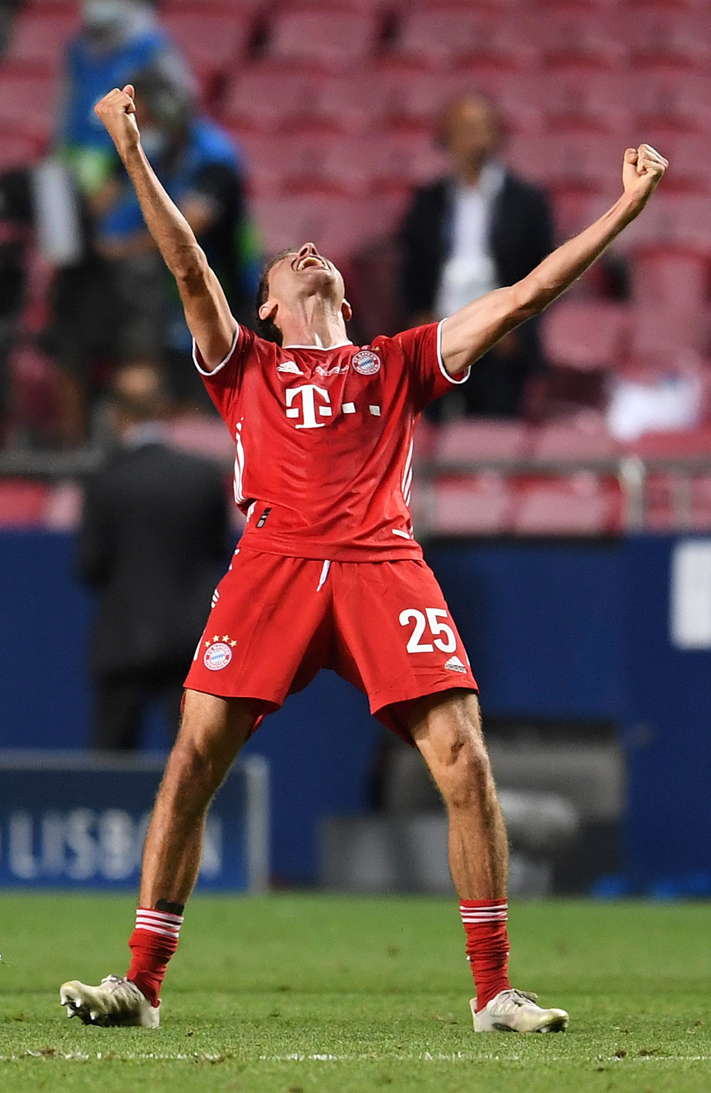 Momen Bayern Munchen Angkat Trofi Liga Champions