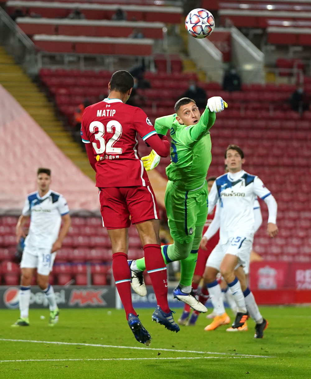 Anfield Tertunduk di Tangan Atalanta