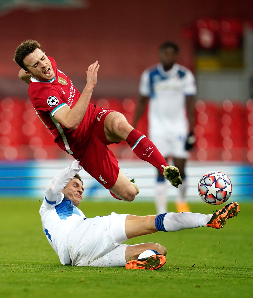 Anfield Tertunduk di Tangan Atalanta