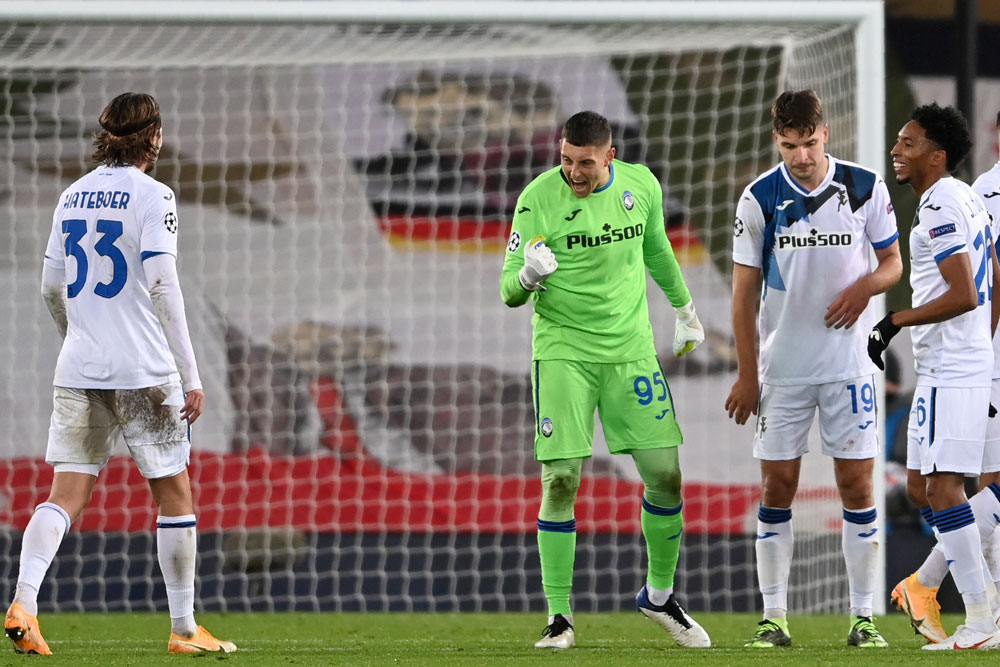 Anfield Tertunduk di Tangan Atalanta